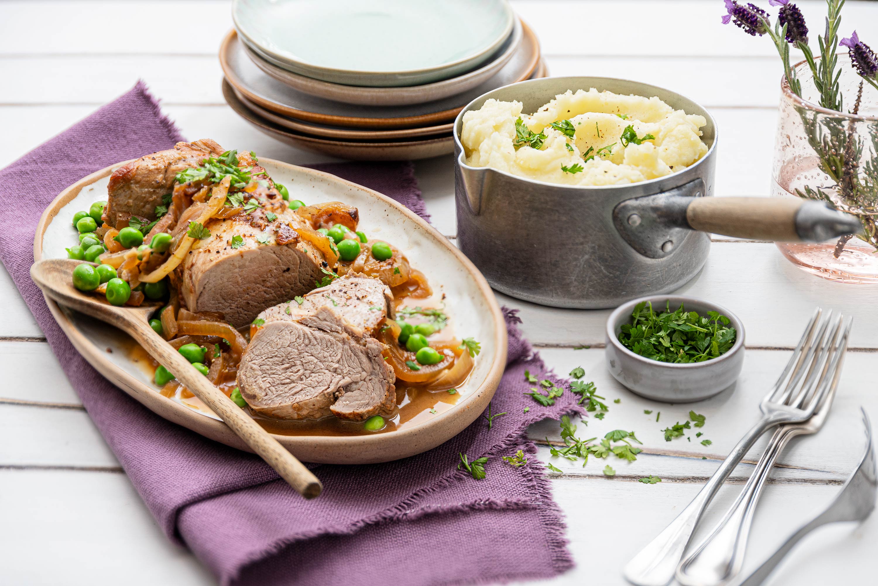 Filet mignon de porc aux oignons et petit pois